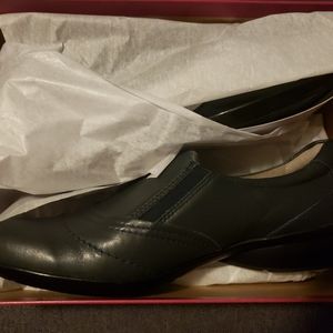 NIB. Naturalizer Womens Clarissa Slipon Navy 9.5